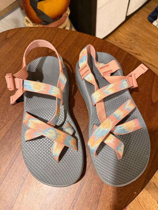 Chaco Shoes - EUC Chaco Women's Peach Multicolor Strap Sandals with Gray Footbed